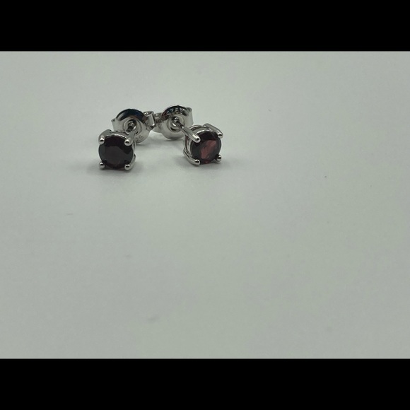 925 Silver Natural Garnet Gemstone Stud Earrings - Picture 2 of 4